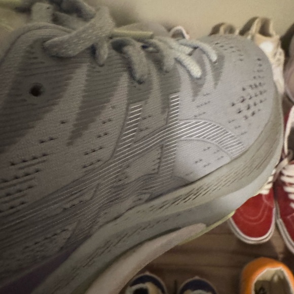 ASICS - Picture 2 of 5